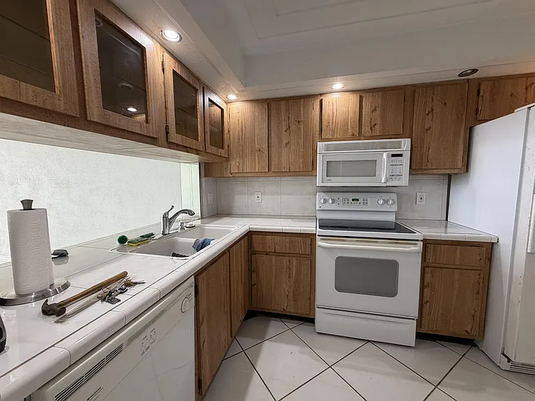 112 Lake Emerald Dr #203 — Photo 8