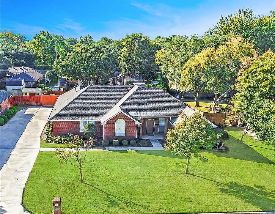 1st image of 625 W Windsor Dr