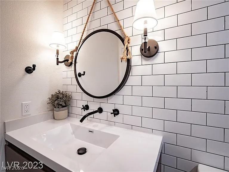 6488 Creston Ave — Photo 28
