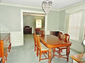 5th image of 902 Beaumont St