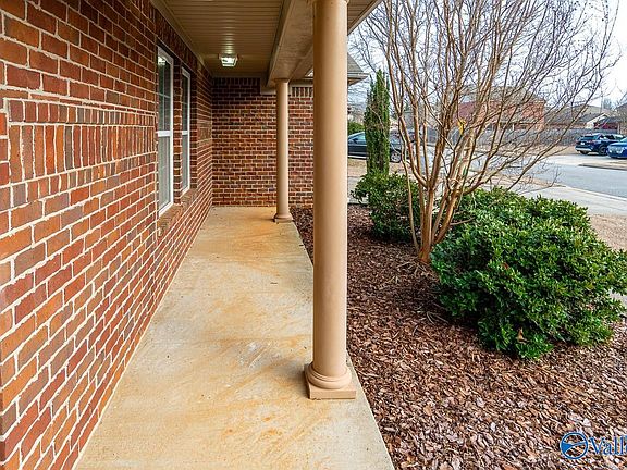 3rd image of 203 Laramie Cir NW