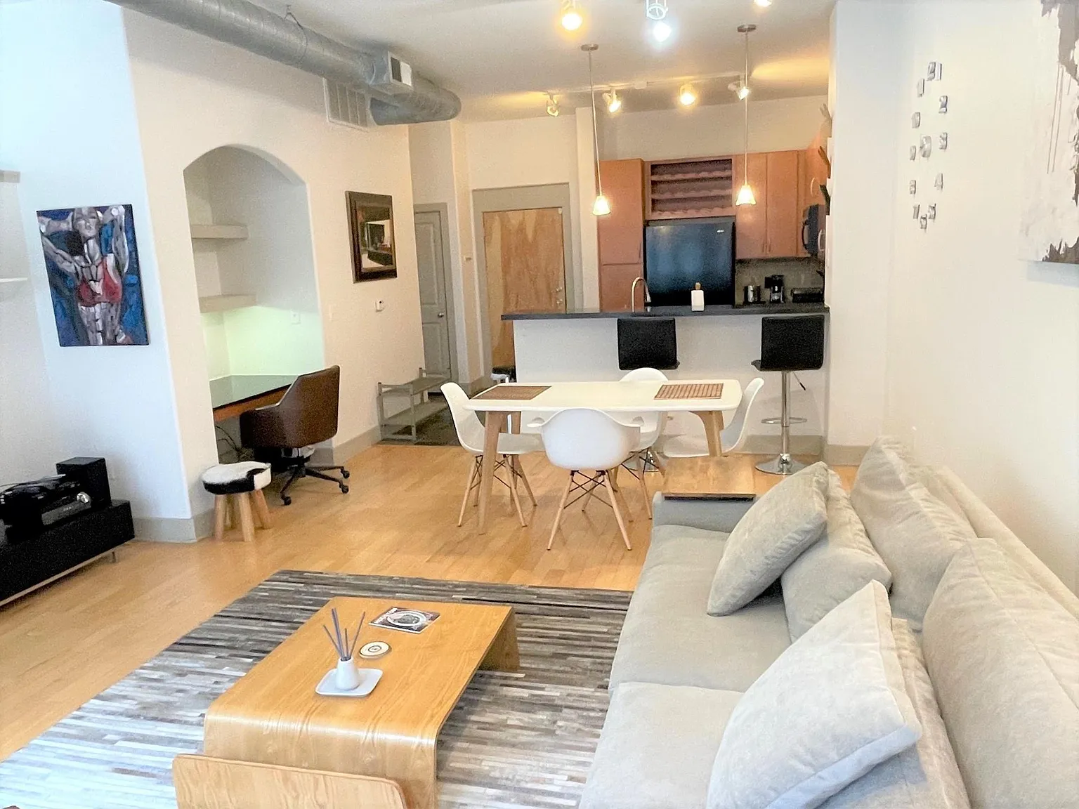 1 bed, 1.0 bath, 869 sqft, $2,100 — Photo 4