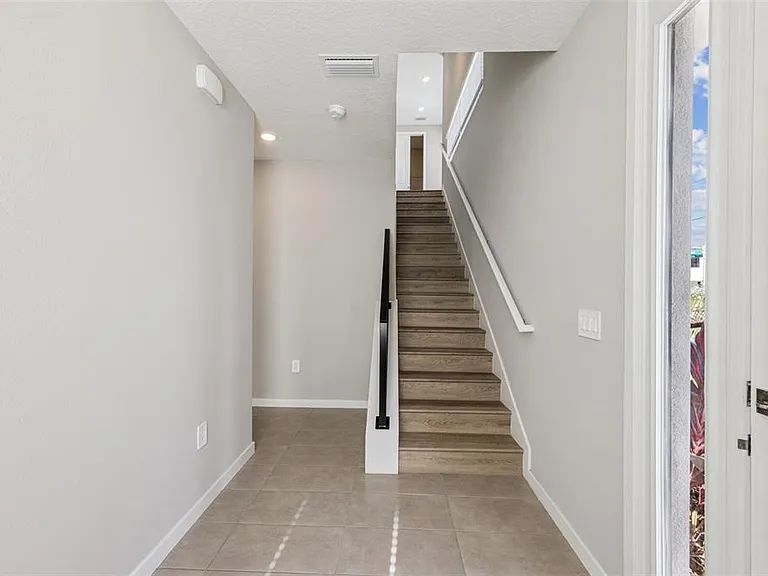 544 N Bumby Ave #5 — Photo 2
