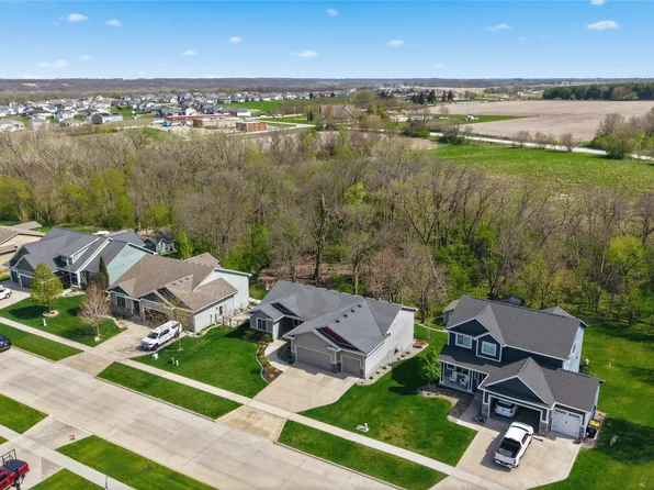 1009 Baileys Grove Dr, Adel, IA 50003