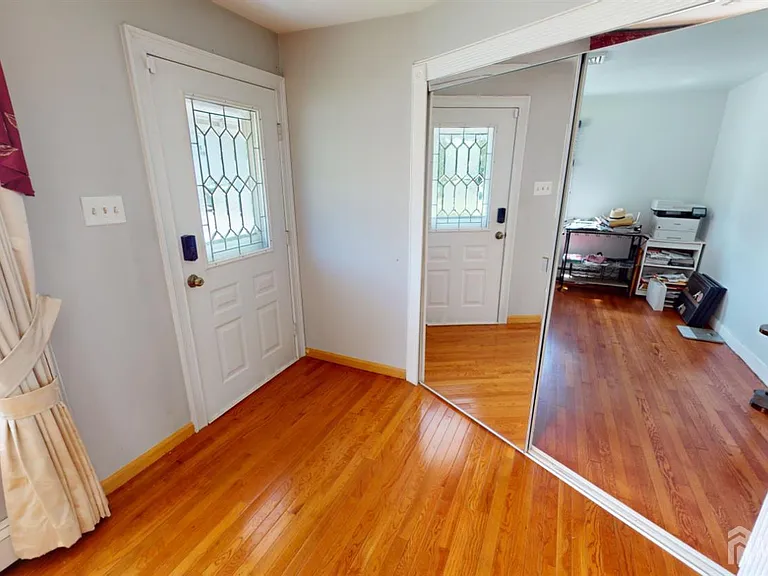 22 Wilson Ave — Photo 11