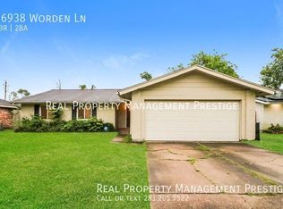 16938 Worden Ln, Friendswood, TX 77546