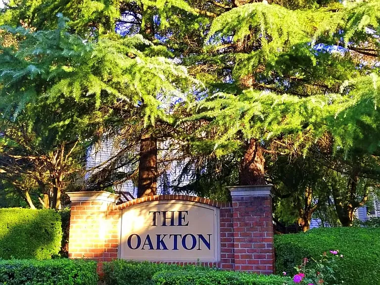 10142 Oakton Terrace Rd — Photo 2