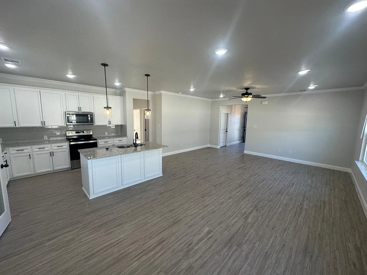 4 bed, 1670 sqft, $1,995 — Photo 3