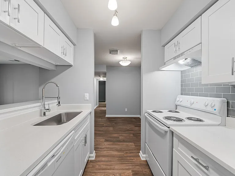 Aven West — Photo 15
