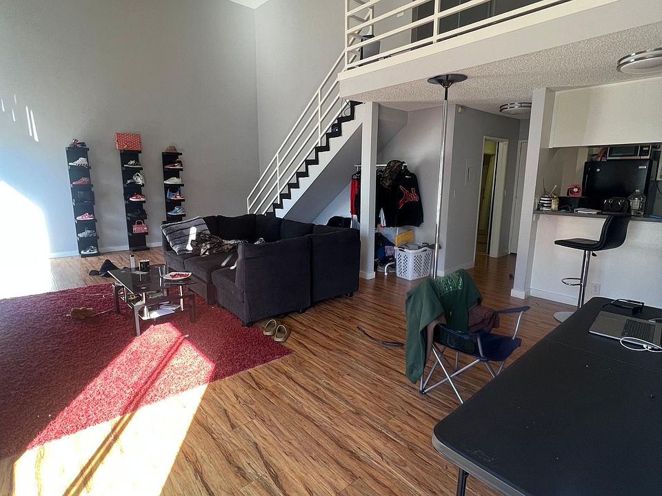 1st image of 7044 Hawthorn Ave #1