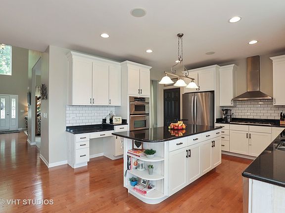 2nd image of 463 Sandlewood Ln