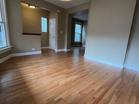 3rd image of 4520 N Oakley Ave APT 1