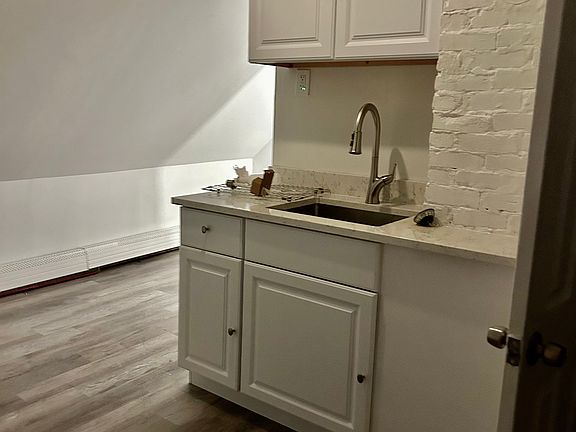5th image of 23 Hanover St APT 3