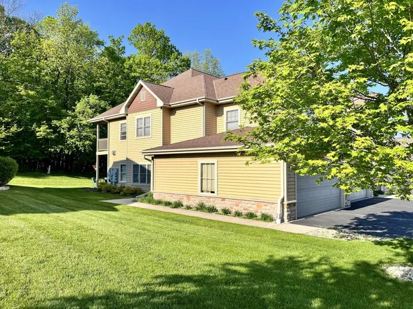 944 Autumn Ridge LANE, Hartford, WI 53027