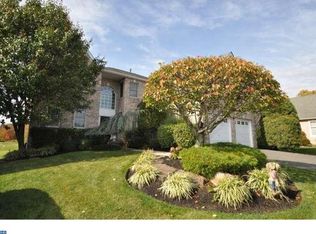 4 Sawgrass Ct, Moorestown, NJ 08057