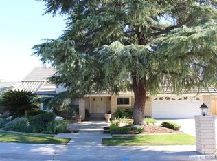 1800 Club View Dr, Bakersfield, CA 93309
