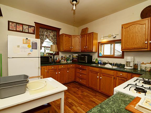 5th image of 335 Putnam Ave