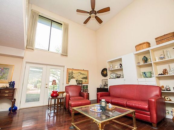 5th image of 381-25 Knollwood Dr