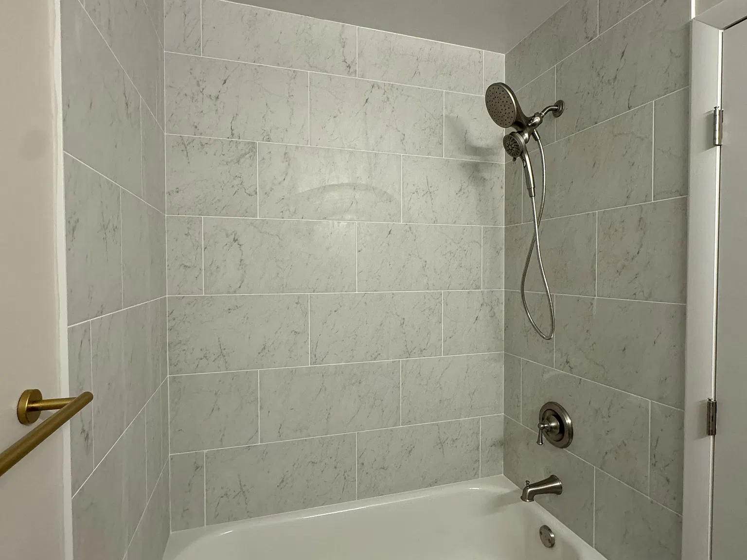 3 bed, 1.5 bath, 1240 sqft, $2,000 — Photo 2