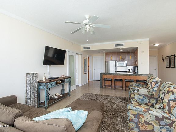4th image of 2060 Beach Blvd Unit 103