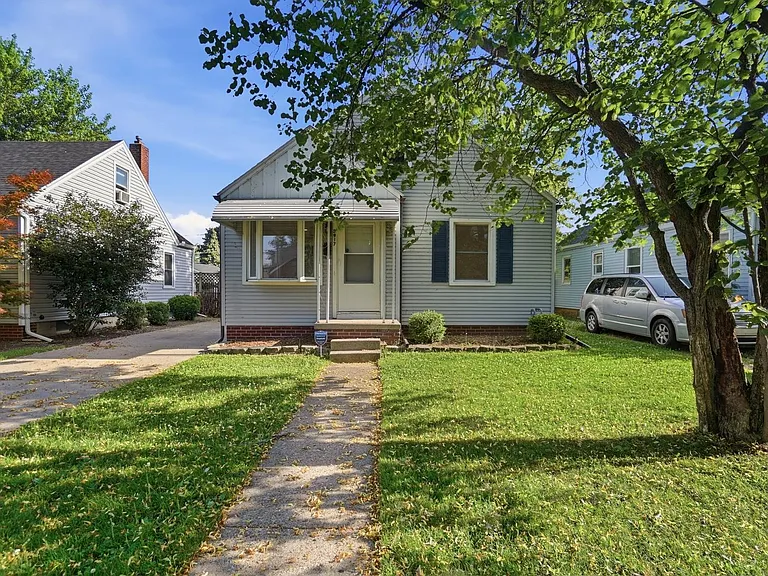 2917 123rd St — Photo 2