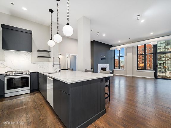 3rd image of 333 W Hubbard St APT 904