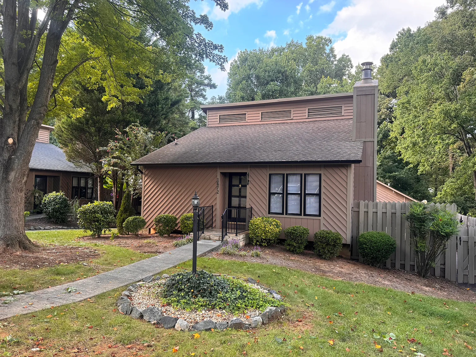 3 bed, 1700 sqft, $2,300 — Photo 2