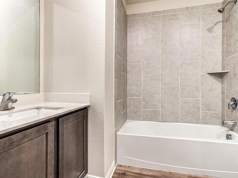 105 Lady Bird Ct — Photo 9