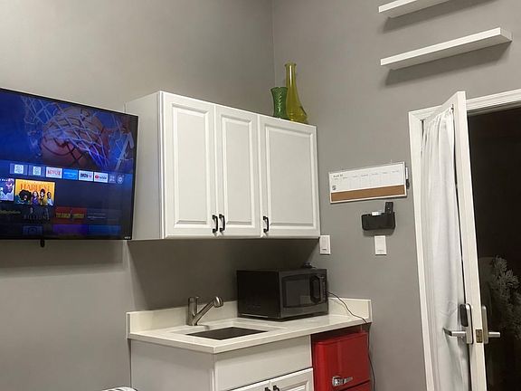 4th image of 2712 Harris Ln