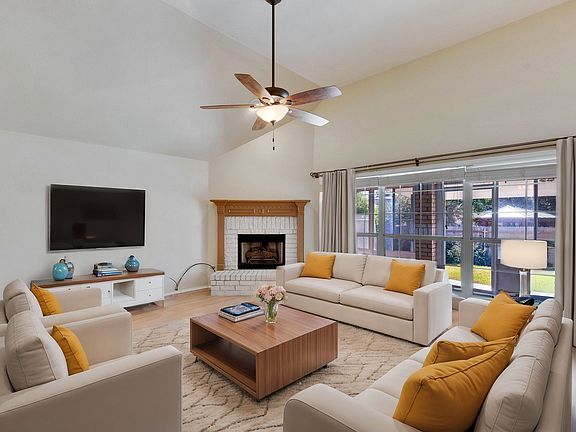 2nd image of 2901 Warwick Way
