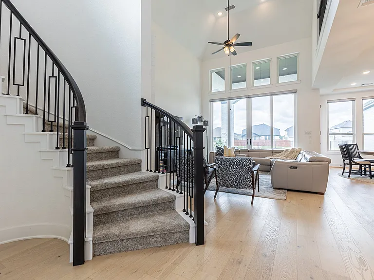 208 Sadaba St — Photo 11