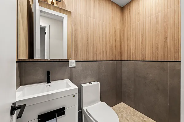 Rented by Friedman Mayer, LREB | media 10