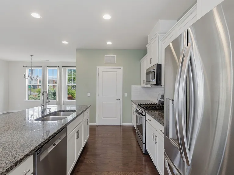 1502 Sharon Rd W — Photo 6
