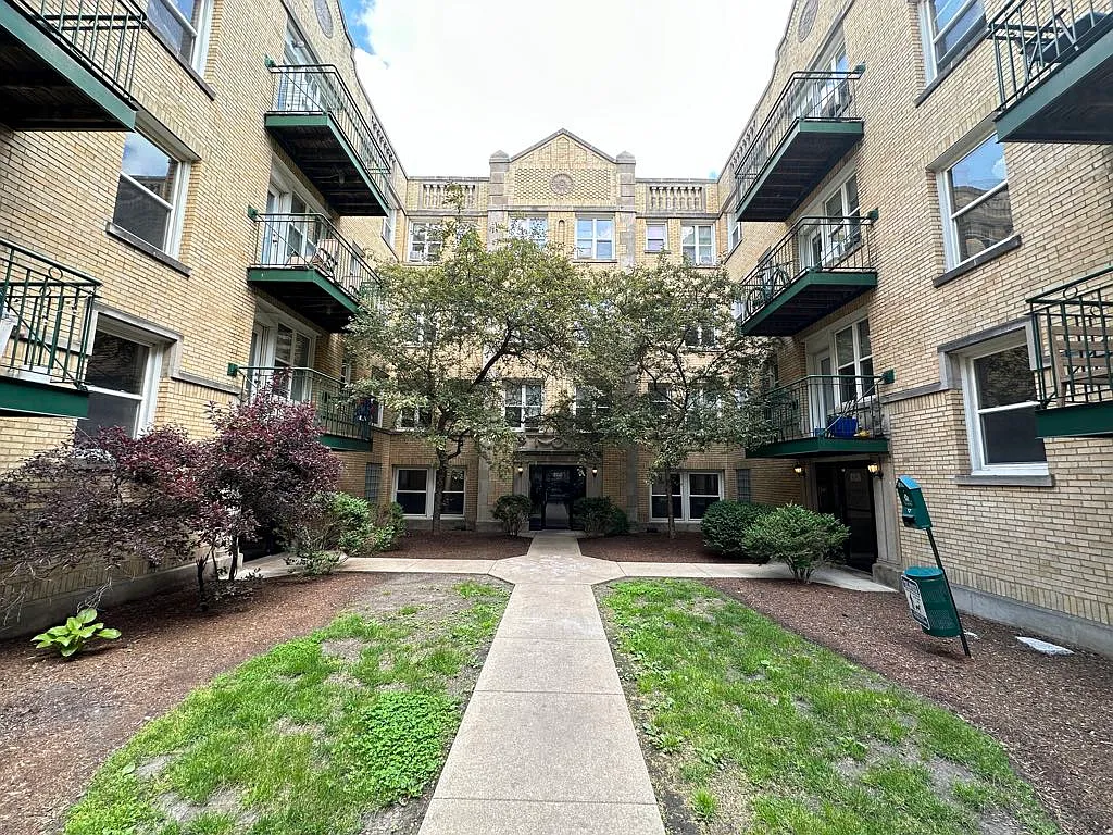 Quality Studio, 1 Bath at Dakin + Fremont (Wrigleyville) — Photo 1