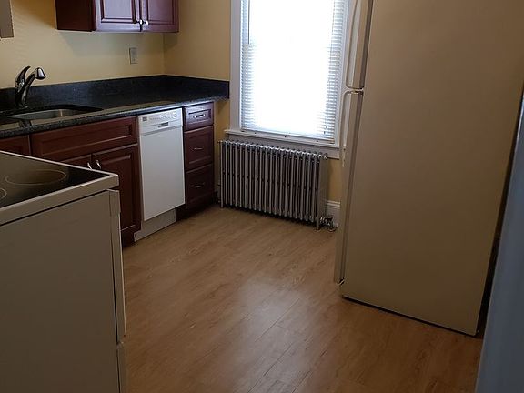 5th image of 217 Moorehead Ave #2
