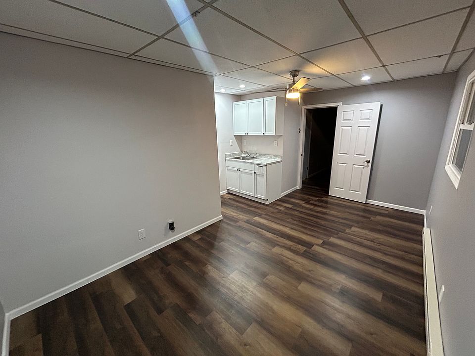 1st image of 250 E Market St #250