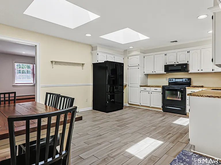 8 Woodchuck Ct — Photo 2