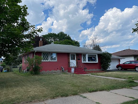 3rd image of 150 Macarthur St W