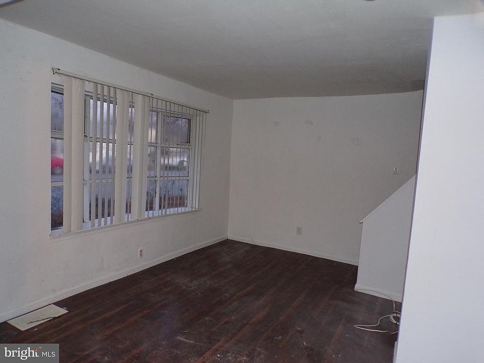 1st image of 700 Columbia Blvd