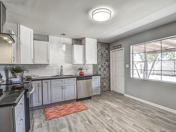 3rd image of 3317 W Sierra Vista Dr