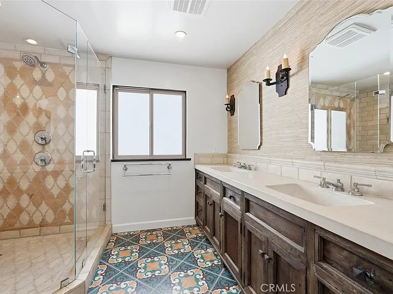 221 24th St — Photo 32