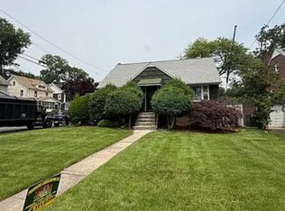 394 W 4th Ave, Roselle, NJ 07203