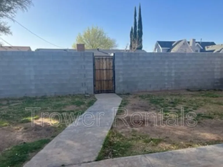 4011 E Everglade Ave — Photo 29