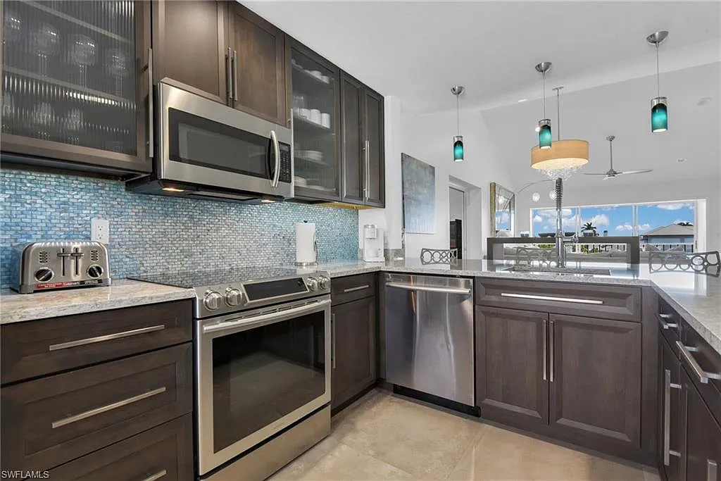 3 bed, 2.0 bath, 1248 sqft, $11,000 — Photo 3