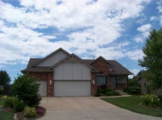 3123 N Lakecrest Cir, Wichita, KS 67205