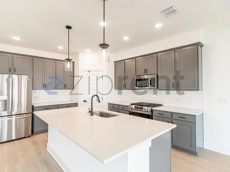 1016 Brickell Loop #B — Photo 5