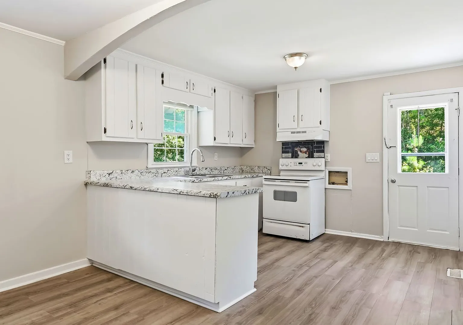 Newly Remodeled Erwin - No Carpet! — Photo 4