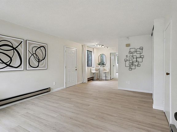 4th image of 421 Wells Avenue S