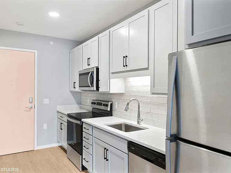 Lago Apartments — Photo 109