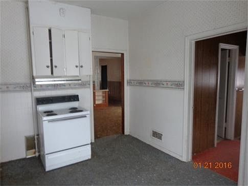 4th image of 615 Tilden St